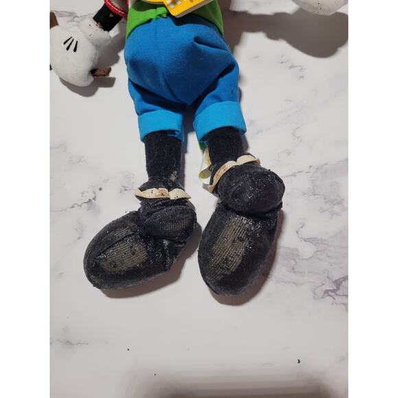 Disney Goofy plush Italy outfit with flag Epcot around the world showcase - Picture 5 of 6